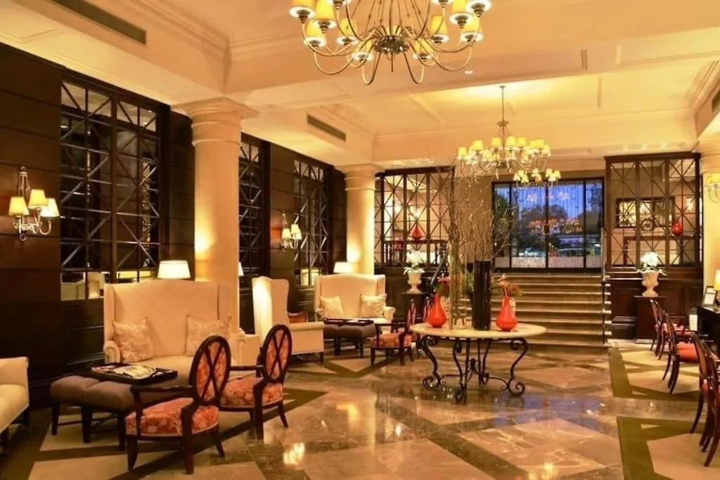 Cape Royale | Whosting Apartment Cape Town South Africa